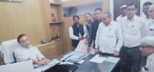 तहसील परिसर में लगातार हो रहे चोरी से आक्रोशित अधिवक्ताओं ने सौंपा ज्ञापन