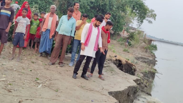 जिला पंचायत सदस्य ने किया कटान स्थल का निरीक्षण