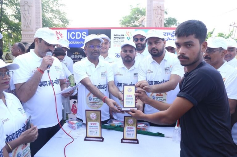 पोषण के साथ स्वच्छता का संदेश लेकर दौड़ा गोरखपुर