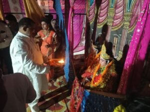 रामलीला में भगवान की आरती कर मांगी सुख समृद्धि