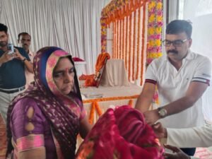 पुण्यतिथि पर कम्बल वितरण का हुआ आयोजन