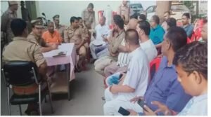 त्यौहारों के मद्देनजर सहजनवा थाने पर हुआ व्यापारियों के साथ बैठक