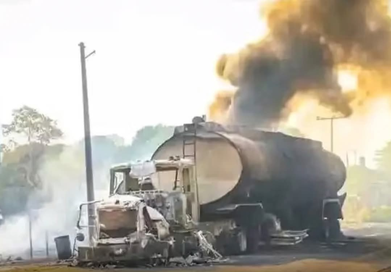 पेट्रोल टैंकर में भयंकर विस्फोट