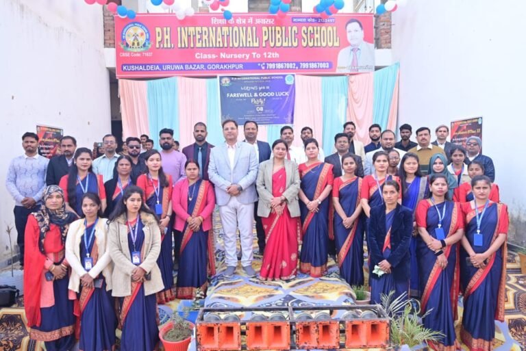 विदाई समारोह आयोजित, भावुक हुए छात्र-छात्राएं व स्कूल परिवार