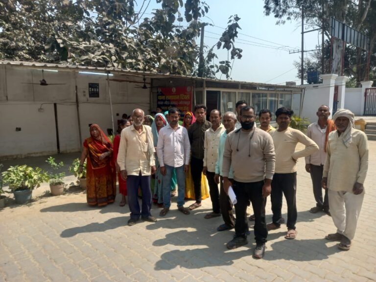 सार्वजनिक रास्ते पर अतिक्रमण से आहत ग्रामीणों ने थाना समाधान दिवस पर लगाई फरियाद