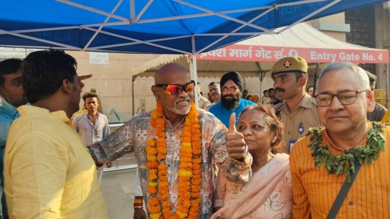 पूर्व क्रिकेटर विनोद कांबली ने किया बाबा विश्वनाथ का दर्शन