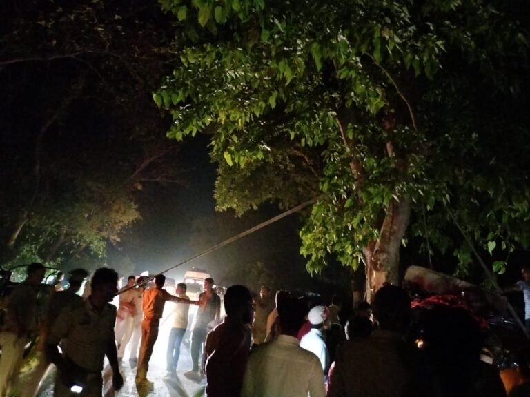 रविवार रात बड़ा सड़क हादसा, 6 की दर्दनाक मौत, 2 की हालत गंभीर