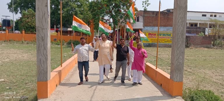 पाकिस्तान मुर्दाबाद के नारों से गूंजा खजनी कस्बा रैली निकालकर जताया आक्रोश