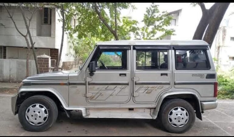 घर के सामने खड़ी बोलेरो हुई चोरी, थाने पर दिया तहरीर