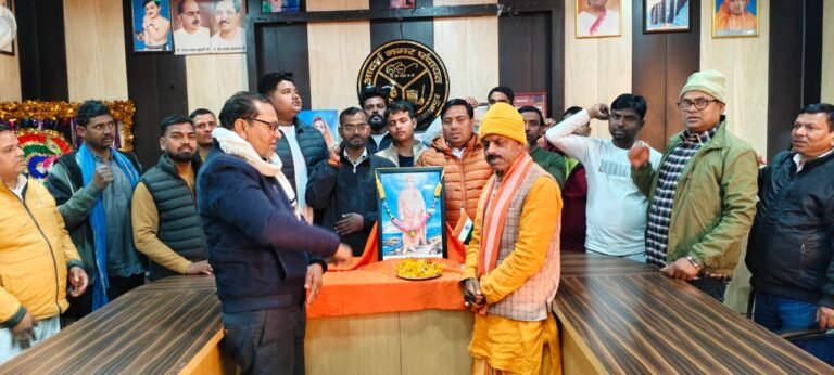 स्वामी विवेकानन्द के आदर्शों पर चलने का लिया संकल्प