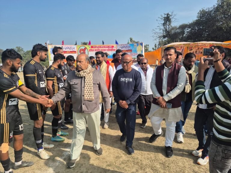 दिल्ली और मऊ की टीम फाइनल में