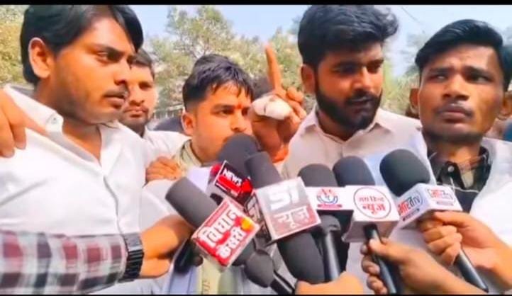 गोरखपुर DDU परिसर में ब्राह्मणवाद-मनुवाद मुर्दाबाद के नारे के खिलाफ़ उग्र आंदोलन की चेतावनी