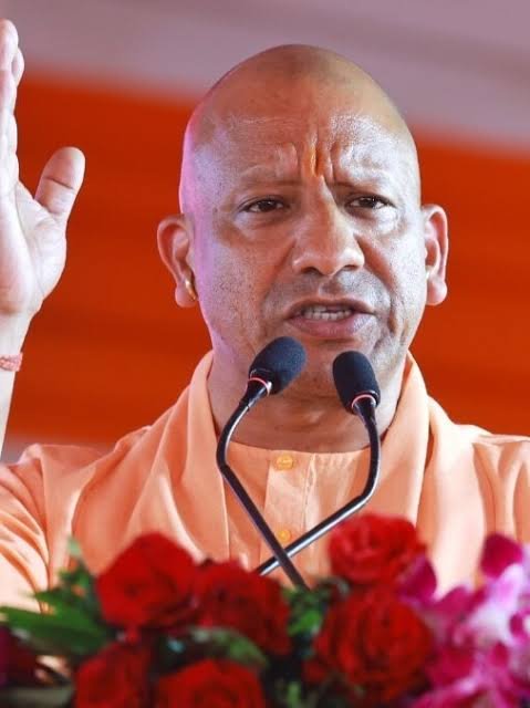 निखरते गोरखपुर में युवाओं के लिए अवसर और चुनौतियाँ पूर्वांचल का हृदय स्थल गोरखपुर आज तेजी से विकास की नई ऊँचाइयों को छू रहा है।