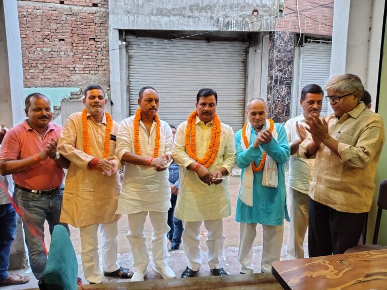 पत्रकारों की सुविधा के लिए प्रधान ने लगवाया इन्वर्टर