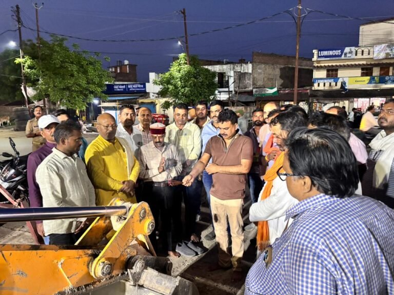 बड़हलगंज में 43 लाख की लागत से नाला निर्माण शुरू